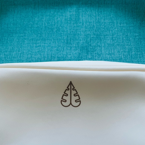 Biossance crossbody cosmetic bag - Picture 2 of 4